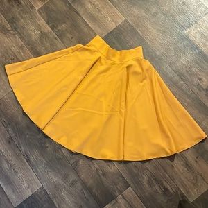 🔥🔥 (3/$20) 
SHEIN Large Mustard Yellow Skirt